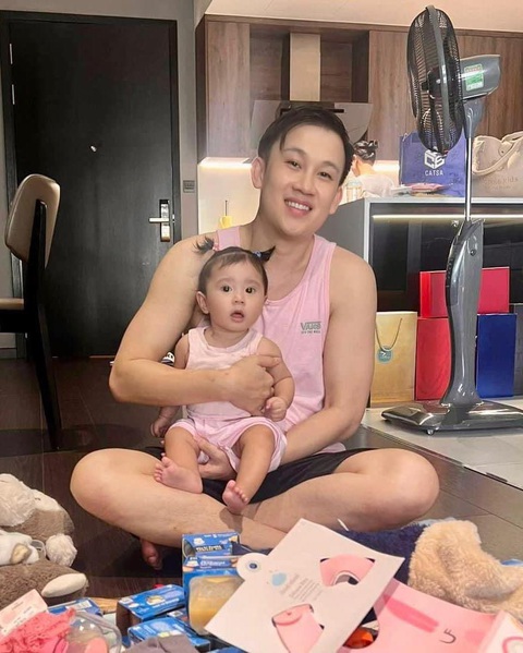Dương Triệu Vũ khoe ảnh chụp cùng Misumi - con gái của Bảo Anh Dương Triệu Vũ khoe ảnh chụp cùng Misumi - con gái của Bảo Anh