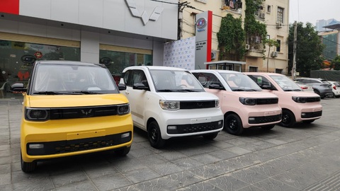 Wuling Mini EV Lv1 120km (màu trắng) sở hữu bộ mâm sắt màu đen cùng đèn chiếu sáng halogen dạng chóa - Ảnh: Đại lý Wuling
