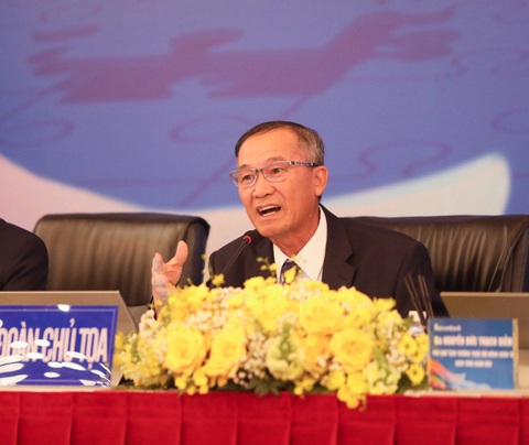 Ông Dương Công Minh nói gì khi Sacombank 9 năm không chia cổ tức?- Ảnh 1. Ông Dương Công Minh, chủ tịch hội đồng quản trị Sacombank, giải thích vì sao Sacombank 9 năm liền chưa chia cổ tức - Ảnh: PHƯƠNG QUYÊN