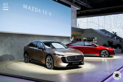 Mazda6 có bản thuần điện và hybrid: Lột xác hoàn toàn, có thể đi xa 1.200km- Ảnh 1. Mazda EZ-6 là sản phẩm hợp tác giữa Mazda và Changan của Trung Quốc. Hiện chưa rõ EZ-6 có được bán ra thị trường quốc tế hay không - Ảnh: Carscoops