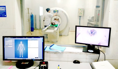 Các y bác sĩ Bệnh viện Mường Ảng tiếp cận và làm chủ được các phương tiện y tế tiên tiến, tạo niềm tin khi dân đến khám chữa bệnh - Ảnh: Ngọc Quang Các y bác sĩ Bệnh viện Mường Ảng tiếp cận và làm chủ được các phương tiện y tế tiên tiến, tạo niềm tin khi dân đến khám chữa bệnh - Ảnh: Ngọc Quang