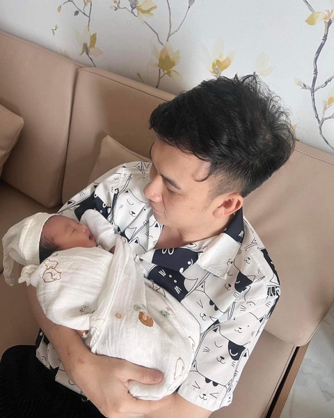 Nam ca sĩ cũng cho biết anh là người đồng hành cùng Bảo Anh trong quãng thời gian qua Nam ca sĩ cũng cho biết anh là người đồng hành cùng Bảo Anh trong quãng thời gian qua