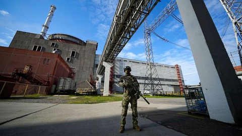 Nga, Ukraine cùng cảnh báo thảm họa hạt nhân mới ở nhà máy Zaporizhzhia- Ảnh 1. Nhà máy điện hạt nhân Zaporizhzhia ở thành phố Enerhodar, thuộc tỉnh Zaporizhzhia, miền nam Ukraine - Ảnh: SKY NEWS