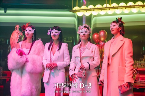 'Nữ hoàng mặt nạ' cập bến màn ảnh nhỏ Việt với bản lồng tiếng- Ảnh 3. 'Nữ hoàng mặt nạ' cập bến màn ảnh nhỏ Việt với bản lồng tiếng- Ảnh 3.