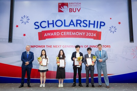 Vượt thử thách, bốn sinh viên 'rinh' học bổng Anh Quốc- Ảnh 1. Vượt thử thách, bốn sinh viên 'rinh' học bổng Anh Quốc- Ảnh 1.