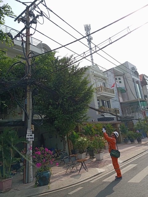 Công ty Điện lực Gia Định đảm bảo cung cấp điện dịp lễ 30-4 và 1-5- Ảnh 2. Công ty Điện lực Gia Định đảm bảo cung cấp điện dịp lễ 30-4 và 1-5- Ảnh 2.