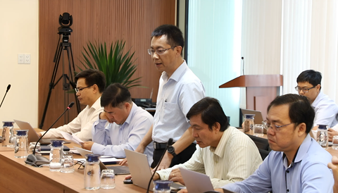 EVNGENCO3 - tập trung đảm bảo cung ứng điện mùa khô 2024- Ảnh 1. Ông Nguyễn Xuân Hiệp, trưởng Ban Kỹ thuật - Sản xuất, báo cáo tại cuộc họp