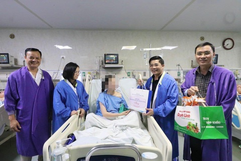 Bệnh viện Phụ sản trung ương thăm hỏi bệnh nhân - Ảnh: Bệnh viện cung cấp Bệnh viện Phụ sản trung ương thăm hỏi bệnh nhân - Ảnh: Bệnh viện cung cấp