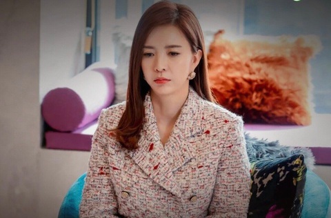 'Nữ hoàng mặt nạ' cập bến màn ảnh nhỏ Việt với bản lồng tiếng- Ảnh 6. Shin Eun Jung đảm nhận vai giám đốc của một quỹ nghệ thuật - Joo Yoo Jung