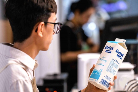 Chất lượng hảo hạng đang giúp Dalatmilk trở nên thân thuộc và là lựa chọn hàng đầu cho nhu cầu dinh dưỡng của người Việt Nam Chất lượng hảo hạng đang giúp Dalatmilk trở nên thân thuộc và là lựa chọn hàng đầu cho nhu cầu dinh dưỡng của người Việt Nam