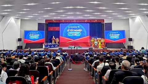 Nam sinh học vượt, tốt nghiệp xuất sắc Trường đại học Bách khoa sau 3,5 năm- Ảnh 3. Lễ tốt nghiệp đợt tháng 4-2024 được tổ chức tại hội trường A5 Trường đại học Bách khoa TP.HCM sáng nay 26-4 - Ảnh: NHƯ QUỲNH