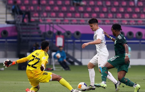 Hạ Saudi Arabia, U23 Uzbekistan gặp U23 Indonesia tại bán kết- Ảnh 1. Khoảnh khắc Norchaev đem về bàn mở tỉ số cho U23 Uzbekistan - Ảnh: GETTY