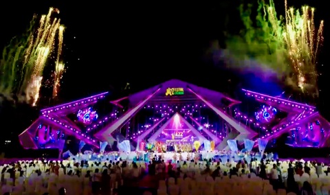 Du khách thú vị thưởng thức Liên hoan Jazz quốc tế bên bờ biển Nha Trang- Ảnh 5. Chương trình nhạc jazz quốc tế sẽ kéo dài 5 đêm tại Nha Trang - Ảnh: MINH CHIẾN