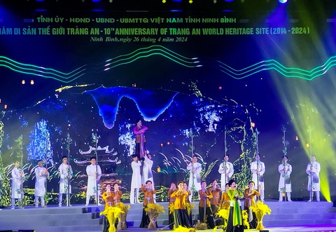 Tràng An trở thành một hình mẫu về phát triển kinh tế và du lịch bền vững- Ảnh 1. Chương trình nghệ thuật đặc sắc tại lễ kỷ niệm - Ảnh: LỆ THI
