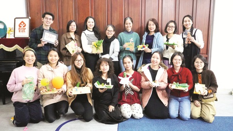 Đời hạnh phúc khi ta hạnh phúc- Ảnh 1. Trương Đoàn Huỳnh Long cùng các học viên trong lớp đào tạo về sự hạnh phúc và thịnh vượng của cá nhân thuộc dự án Astrodemy - Ảnh: NVCC