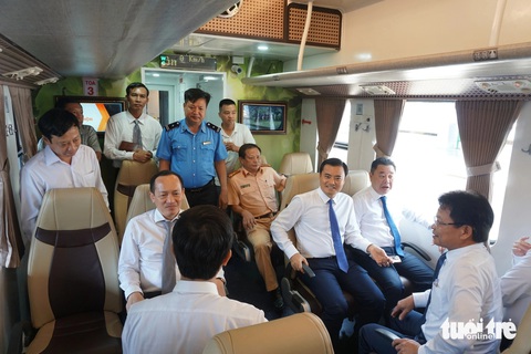 Đường sắt khai trương đoàn tàu chất lượng cao chạy tuyến TP.HCM - Đà Nẵng- Ảnh 2. Phó chủ tịch UBND TP.HCM Bùi Xuân Cường đến dự lễ khai trương đoàn tàu chất lượng cao - Ảnh: ĐỨC PHÚ