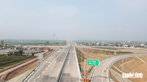 Ngắm cao tốc Diễn Châu - Bãi Vọt trước ngày thông xe- Ảnh 7. Tổng vốn đầu tư dự án hơn 11.157 tỉ đồng, trong đó Nhà nước đầu tư hơn 6.067 tỉ đồng, nguồn vốn nhà đầu tư huy động hơn 5.090 tỉ đồng - Ảnh: DOÃN HÒA
