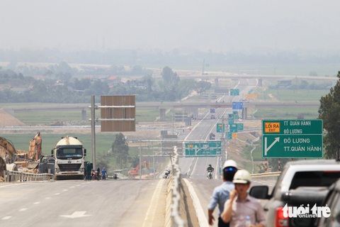 Ngắm cao tốc Diễn Châu - Bãi Vọt trước ngày thông xe- Ảnh 10. Dự kiến thời gian xây dựng đoạn cao tốc này trong 3 năm và thời gian vận hành khai thác hoàn vốn là 16 năm 6 tháng 8 ngày - Ảnh: DOÃN HÒA