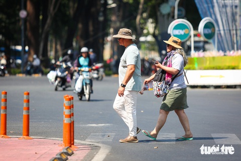 Các trung tâm thương mại ở TP.HCM trở thành 'điểm du lịch' tránh nóng lý tưởng- Ảnh 8. Dự báo các ngày tiếp theo của kỳ nghỉ, thời tiết vẫn duy trì ở mức nắng nóng