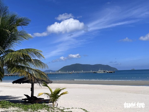 Côn Đảo vắng khách dịp lễ 30-4 và 1-5 dù vé máy bay dư thừa- Ảnh 1. Côn Đảo có những bãi biển đẹp, hệ sinh thái động thực vật phong phú - Ảnh: N.BÌNH