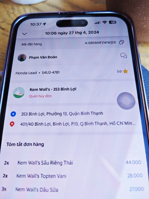 Hãng treo thưởng dịp 30-4 nhưng điều kiện khắt khe, nhiều tài xế tắt app tránh nóng- Ảnh 3. Đơn hàng giao thức ăn, không chỉ tài xế khó nhận cuốc mà cả nhà hàng cũng hủy đơn khi khách đặt hàng - Ảnh: CÔNG TRUNG