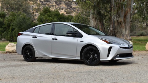 Bền như xe Toyota: Chiếm 60% xe trên 10 năm, odo 400.000km- Ảnh 4. Xe hybrid được đánh giá là vừa bền vừa tiết kiệm nhiên liệu. Trong ảnh là Toyota Prius, đứng đầu nhóm xe hybrid với quãng đường được ghi nhận là 403.000km - Ảnh: Motor1