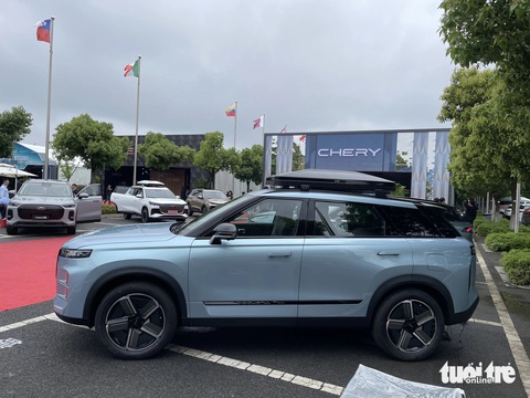 Chi tiết Jaecoo J7 sắp bán ở Việt Nam: Động cơ PHEV cho phép đi tới 1.200km, chống ồn là điểm cộng- Ảnh 3. Xe sở hữu kích thước 4.500 x 1.865 x 1.680 (mm), chiều dài cơ sở 2.672mm, khoảng sáng gầm 200mm và có khả năng lội nước 600mm.
