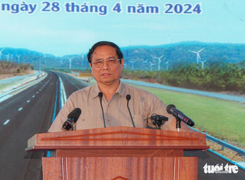 Thủ tướng Phạm Minh Chính cắt băng khánh thành cao tốc Cam Lâm - Vĩnh Hảo- Ảnh 1. Thủ tướng Phạm Minh Chính phát biểu tại lễ khánh thành cao tốc Cam Lâm - Vĩnh Hảo - Ảnh: DUY NGỌC