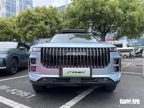 Chi tiết Jaecoo J7 sắp bán ở Việt Nam: Động cơ PHEV cho phép đi tới 1.200km, chống ồn là điểm cộng- Ảnh 15. Jaecoo J7 PHEV sử dụng máy xăng tăng áp 1.5L kết hợp mô-tơ điện, cùng hộp số Dedicated Hybrid Transmission (DHT). Xe có thể chạy 98km ở chế độ thuần điện, và 1.200km khi vận hành kiểu hybrid. Trong cùng phân khúc ở Việt Nam, chỉ có Honda CR-V sử dụng hệ dẫn động hybrid.