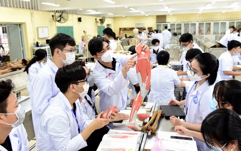 Sinh viên Trường ĐH Y dược TP.HCM trong giờ học. Đây là cơ sở đào tạo y dược uy tín, tạo được sự tin cậy của xã hội - Ảnh: DUYÊN PHAN Sinh viên Trường ĐH Y dược TP.HCM trong giờ học. Đây là cơ sở đào tạo y dược uy tín, tạo được sự tin cậy của xã hội - Ảnh: DUYÊN PHAN