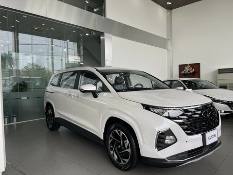 Tin tức giá xe: Hyundai Custin giảm tới gần trăm triệu tại đại lý- Ảnh 3. Hyundai Custin có tính khí động học khá tốt so với một chiếc MPV. Hệ số cản gió là 0,31 Cd, theo công bố của hãng. Thiết kế không vuông vức như Kia Carnival mà nhiều đường cong hơn - Ảnh: Đại lý Hyundai