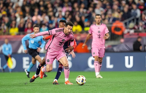 Messi lập cú đúp giúp Inter Miami thắng đậm- Ảnh 1. Messi tiếp tục tỏa sáng để đưa Inter Miami bay cao - Ảnh: GETTY