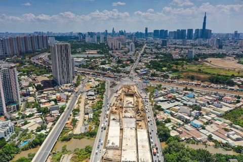 Nút giao An Phú là công trình trọng điểm của TP.HCM được xây dựng với quy mô 3 tầng, gồm hầm chui, cầu vượt trên cao nối cao tốc TP.HCM - Long Thành - Dầu Giây và các trục đường lớn - Ảnh: QUANG ĐỊNH Nút giao An Phú là công trình trọng điểm của TP.HCM được xây dựng với quy mô 3 tầng, gồm hầm chui, cầu vượt trên cao nối cao tốc TP.HCM - Long Thành - Dầu Giây và các trục đường lớn