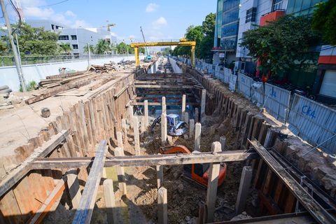 Hầm chui Phan Thúc Duyện - Trần Quốc Hoàn được kỳ vọng giải tỏa kẹt xe khu vực cửa ngõ sân bay Tân Sơn Nhất đang dần thành hình. Nhà thầu đang khẩn trương thi công để kịp hoàn thành hầm chui vào tháng 7-2024 - Ảnh: QUANG ĐỊNH Hầm chui Phan Thúc Duyện - Trần Quốc Hoàn được kỳ vọng giải tỏa kẹt xe khu vực cửa ngõ sân bay Tân Sơn Nhất đang dần thành hình. Nhà thầu đang khẩn trương thi công để kịp hoàn thành hầm chui vào tháng 7-2024