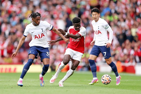 Đại chiến giữa Arsenal (giữa) và Tottenham hứa hẹn hấp dẫn - Ảnh: Reuters Đại chiến giữa Arsenal (giữa) và Tottenham hứa hẹn hấp dẫn - Ảnh: Reuters