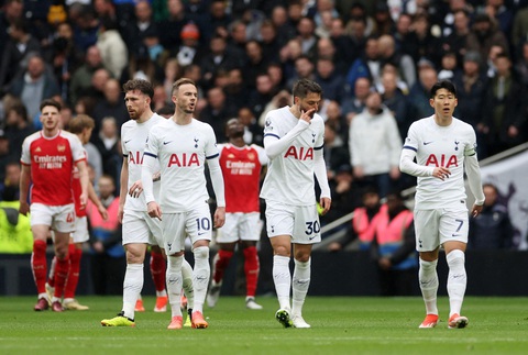 Thắng nghẹt thở Tottenham, Arsenal vẫn tạm giữ ngôi đầu- Ảnh 2. Tottenham vừa chơi tệ vừa kém may mắn trong hiệp 1 - Ảnh: REUTERS