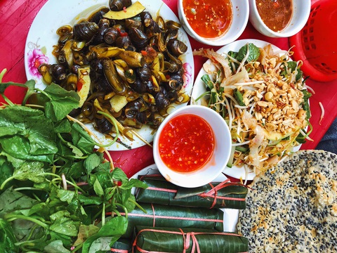 Ở xứ Nghệ, ốc xào là món ăn quen - Ảnh: CBMM Ở TP Vinh, có nhiều quán bán món ốc xào - Ảnh: CBMM