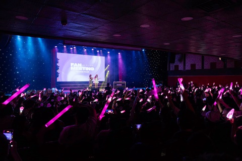 Fan meeting Trang Pháp bỗng hóa nơi 'chữa lành' cho fan- Ảnh 1. Đông đảo fan đến với Trang Pháp