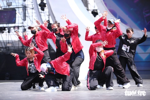 Dalat Best Dance Crew 2024 sẽ làm Đà Lạt 'nóng như chảo lửa'- Ảnh 1. Các bạn trẻ tập luyện cho 2 đêm chung kết sắp diễn ra tại Đà Lạt - Ảnh: M.V.
