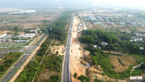 Cao tốc 2 làn xe La Sơn - Hòa Liên được duyệt mở rộng lên 4 làn- Ảnh 8. Cùng với việc mở rộng cao tốc La Sơn - Hòa Liên thì tuyến cao tốc Hòa Liên - Túy Loan cũng đang được triển khai - Ảnh: ĐOÀN CƯỜNG