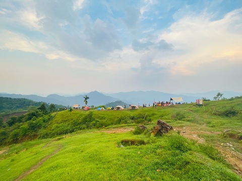 Điểm trường Tắk Pổ đẹp lung linh qua mắt nhóm bạn du lịch kết hợp thiện nguyện- Ảnh 4. Tắk Pổ nhìn từ điểm trường vừa được xây dựng - Ảnh: NGUYỄN BÌNH NAM