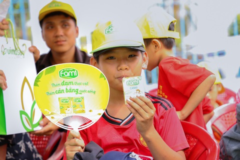 Hành trình lan toả ‘muôn điều nhân ái, trăm phần yêu thương’- Ảnh 3. Fami mang đến giải pháp bổ sung đạm thực vật tự nhiên giúp người dùng cân bằng dinh dưỡng và nâng cao sức khỏe.
