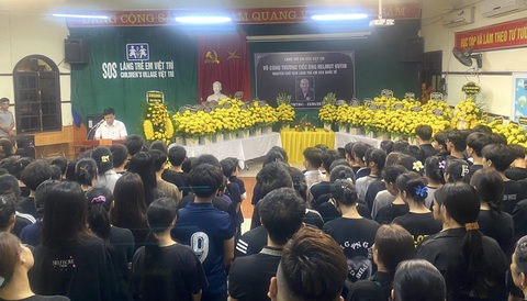 Vĩnh biệt ông Kutin, cha đẻ của làng trẻ em SOS Việt Nam- Ảnh 5. Làng trẻ em SOS Việt Trì tổ chức lễ tưởng niệm ông Helmut Kutin và tri ân những tâm huyết mà ông đã dành cho Việt Nam - Ảnh: Làng trẻ em SOS Việt Nam