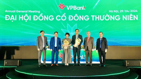 Cho vay bất động sản rất tiềm năng, song là bài học cho nhiều ngân hàng- Ảnh 1. Tại đại hội đồng cổ đông năm 2024, VPBank đã thông qua phương án bổ sung thêm 2 nhân sự vào hội đồng quản trị nhiệm kỳ 2020 - 2025 - Ảnh: VPB