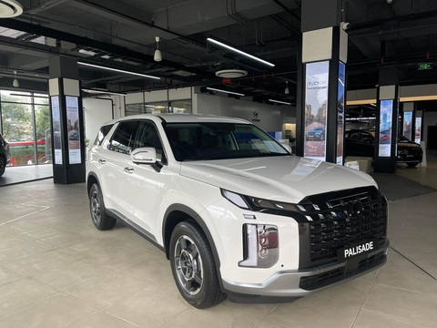 Tin tức giá xe: Hyundai Palisade giảm 100 triệu tại đại lý, tiệm cận Santa Fe phân khúc dưới- Ảnh 2. Điểm khác biệt rõ nhất ở ngoại thất Hyundai Palisade Exclusive và bản Prestige cao cấp là bộ mâm 18 inch so với 20 inch.