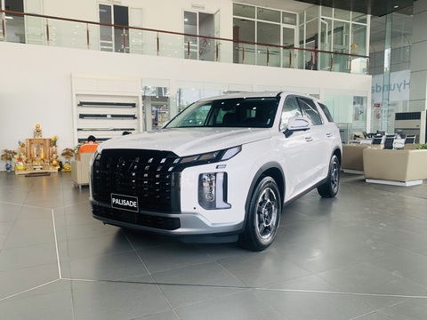Tin tức giá xe: Hyundai Palisade giảm 100 triệu tại đại lý, tiệm cận Santa Fe phân khúc dưới- Ảnh 6. Hyundai Palisade sử dụng động cơ diesel 2.2L, công suất 200 mã lực, mô men xoắn 440Nm, kết hợp hộp số 8 cấp và hệ dẫn động 4 bánh. Động cơ diesel là điểm khác biệt lớn giữa Palisade với các đối thủ, khi Explorer và Teramont đều dùng máy xăng tăng áp.