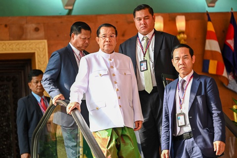 Ông Hun Sen làm Chủ tịch Thượng viện Campuchia- Ảnh 1. Cựu thủ tướng Campuchia Hun Sen tại tòa nhà Thượng viện Campuchia ngày 3-4 - Ảnh: AFP