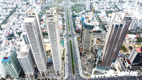 Cận cảnh các tòa tháp ven biển Đà Nẵng được chuyển đổi từ condotel sang chung cư- Ảnh 1. Các tòa tháp của dự án (bìa trái)
