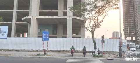 Cận cảnh các tòa tháp ven biển Đà Nẵng được chuyển đổi từ condotel sang chung cư- Ảnh 5. Góc dự án nhìn từ hướng đường Võ Nguyên Giáp