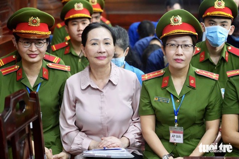 Viện kiểm sát: 94% tài sản của bà Trương Mỹ Lan được mua bằng tiền chiếm đoạt từ SCB- Ảnh 1. Bà Trương Mỹ Lan tại tòa sáng 3-4 - Ảnh: HỮU HẠNH
